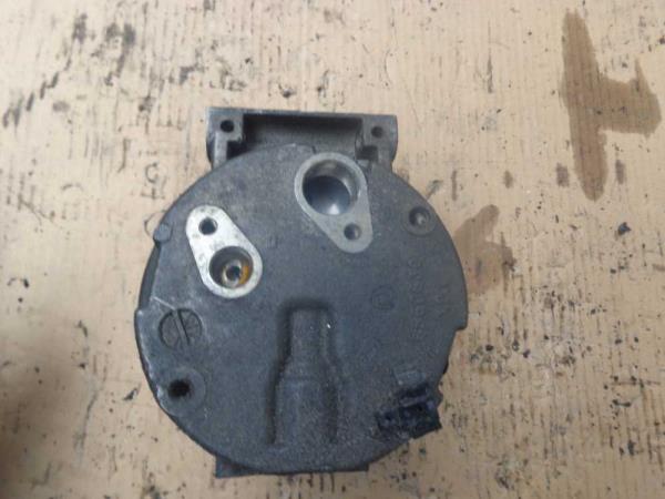 COMPRESSEUR DE CLIMATISATION RENAULT - Vue 3